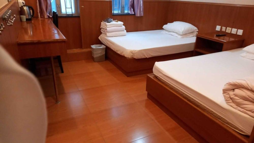 HK Peaceful Guesthouse Room Type - Basic Quadruple Room