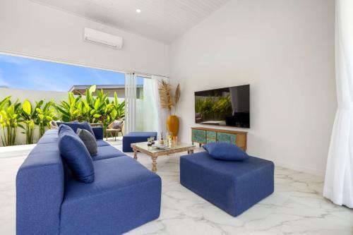 Luxury & Spacious 4BR Villa Private Pool - Tap to explore photos
