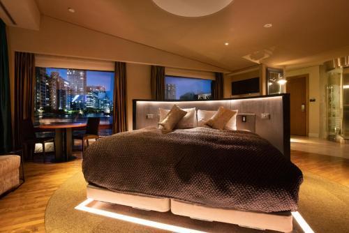 PETALS TOKYO - Floating Hotel Room Type - King Room with Sea View