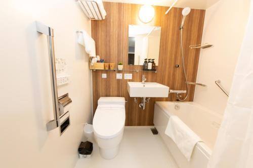 灯光旅館 Light hotel Room Type - Standard Double or Twin Room with Balcony 灯光旅館 Light hotel Room Type - Standard Double or Twin Room with Balcony
