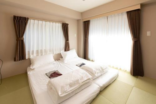 灯光旅館 Light hotel Room Type - Standard Double or Twin Room with Balcony 灯光旅館 Light hotel Room Type - Standard Double or Twin Room with Balcony