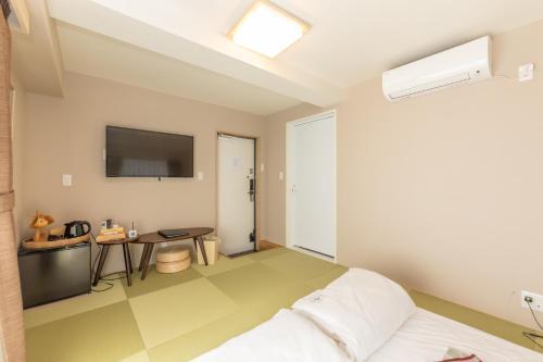 灯光旅館 Light hotel Room Type - Double or Twin Room with Private Bathroom 灯光旅館 Light hotel Room Type - Double or Twin Room with Private Bathroom