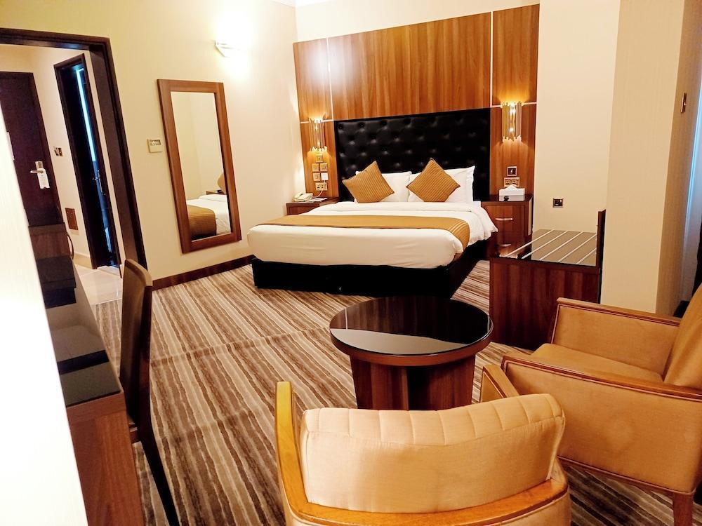 Royal Qatar Hotel Room Type - Deluxe Room with King Size Bed