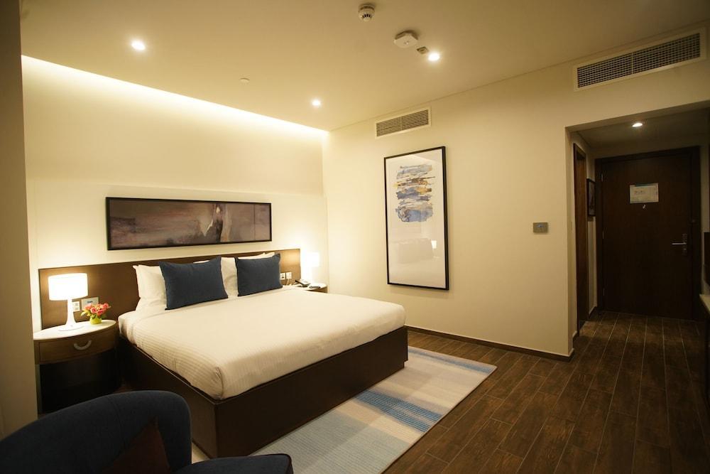 C - Hotel and Suites Doha Room Type - Standard Room, 1 King Bed