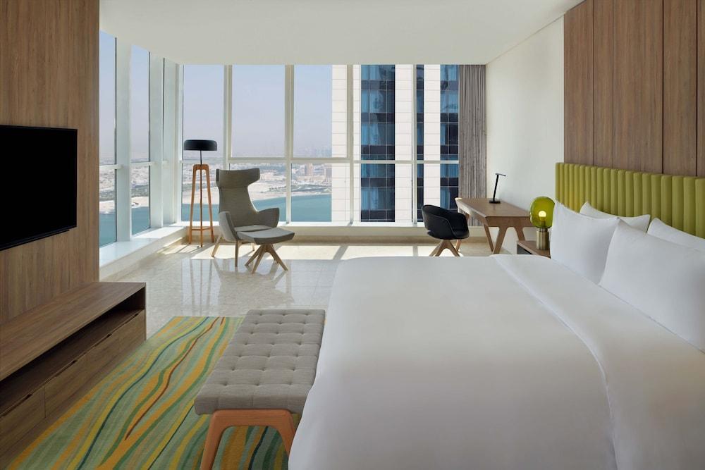 Element City Center Doha Room Type - Studio, 1 King Bed (Partial Sea View)