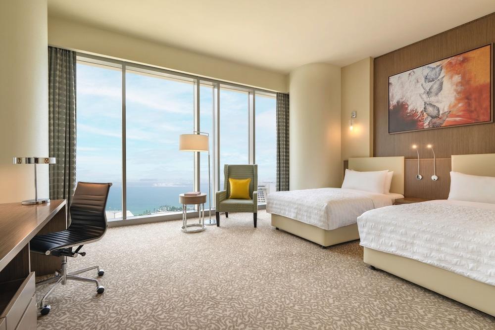 Le Méridien City Center, Doha Room Type - Club Room, 2 Twin Beds, Sea View