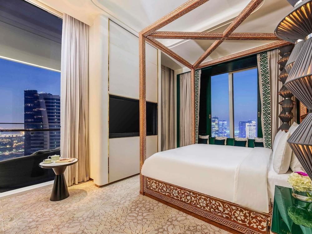 Fairmont Doha Room Type - Diplomat Corner Suite