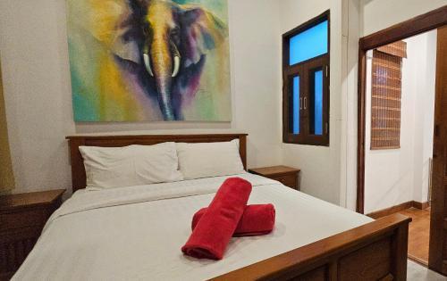 Villa Emerald Sand - Beach Front 4 Bed Pool Villa - Tap to explore photos