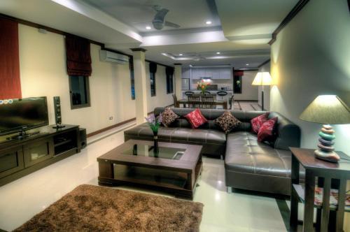 Emerald Beach-Front Serviced Apartments Fishermans Village - Tap to explore photos