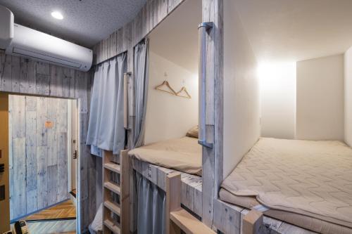 bnb+ Kanda Terrace Ogawamachi Room Type - Bunk Bed in Male Dormitory Room 