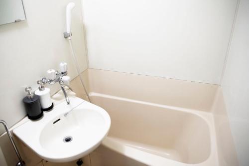 Luxury apartment 3mins walk to station 1stop to Shinjuku station - Tap to explore photos