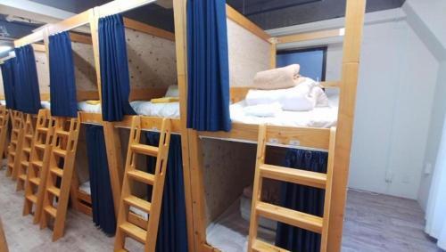 BEE-HIVE Sugamo - Male Only Room Type - dormitory- men only