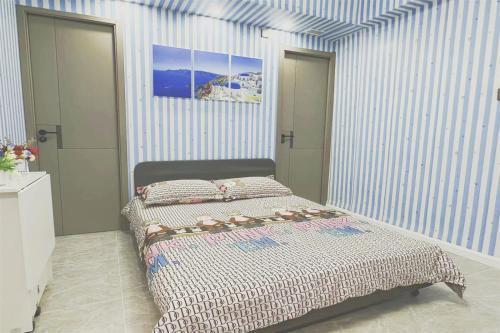 apt 4BR10pax, 2bar ,1mins mtr - Tap to explore photos