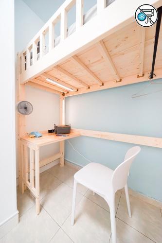Shared dormitory Wan Chai Road 187 - Tap to explore photos