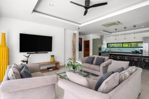 Stella Villa - Lamai Seaview - Until 6 bedroom - Tap to explore photos