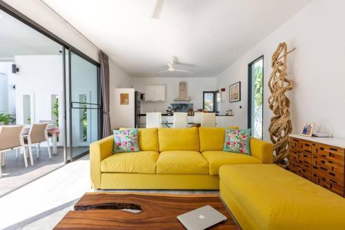 Villa Lady Blue, 3 Bedrooms, Chaweng Noi - Tap to explore photos