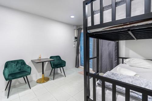 Chill Inn Lipa Noi Hostel and Beach Cafe Room Type - Bed in 4-Bed Dormitory Room