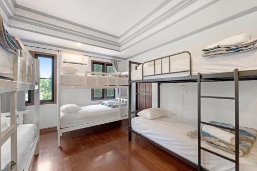 Chill Inn Lipa Noi Hostel and Beach Cafe Room Type - Bed in 6-Bed Dormitory Room