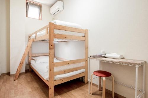 E JOY INN-West Shinjuku Branch Room Type - Mixed Dormitory Room with Shared Shower and Toilet
