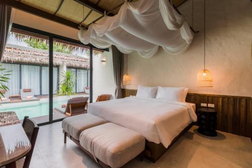 The Flow Samui Beach Resort Room Type - Deluxe Pool Access The Flow Samui Beach Resort Room Type - Deluxe Pool Access