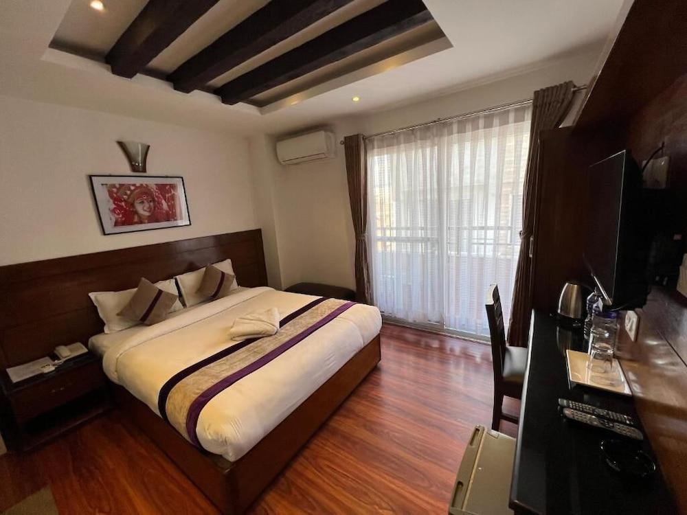 Hotel New Era Room Type - Deluxe Double Room, City View