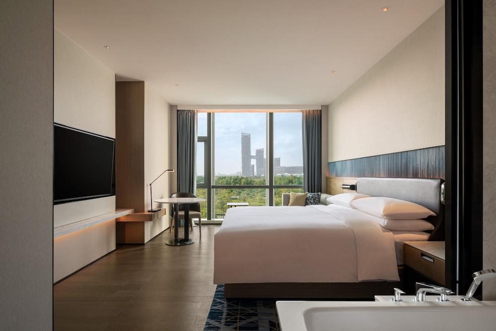 Guangzhou Marriott Hotel Nansha Room Type - Executive Room, 1 King Bed Guangzhou Marriott Hotel Nansha Room Type - Executive Room, 1 King Bed