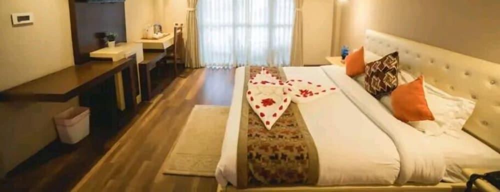 Kings Hotel Rajkuti Room Type - Executive Apartment