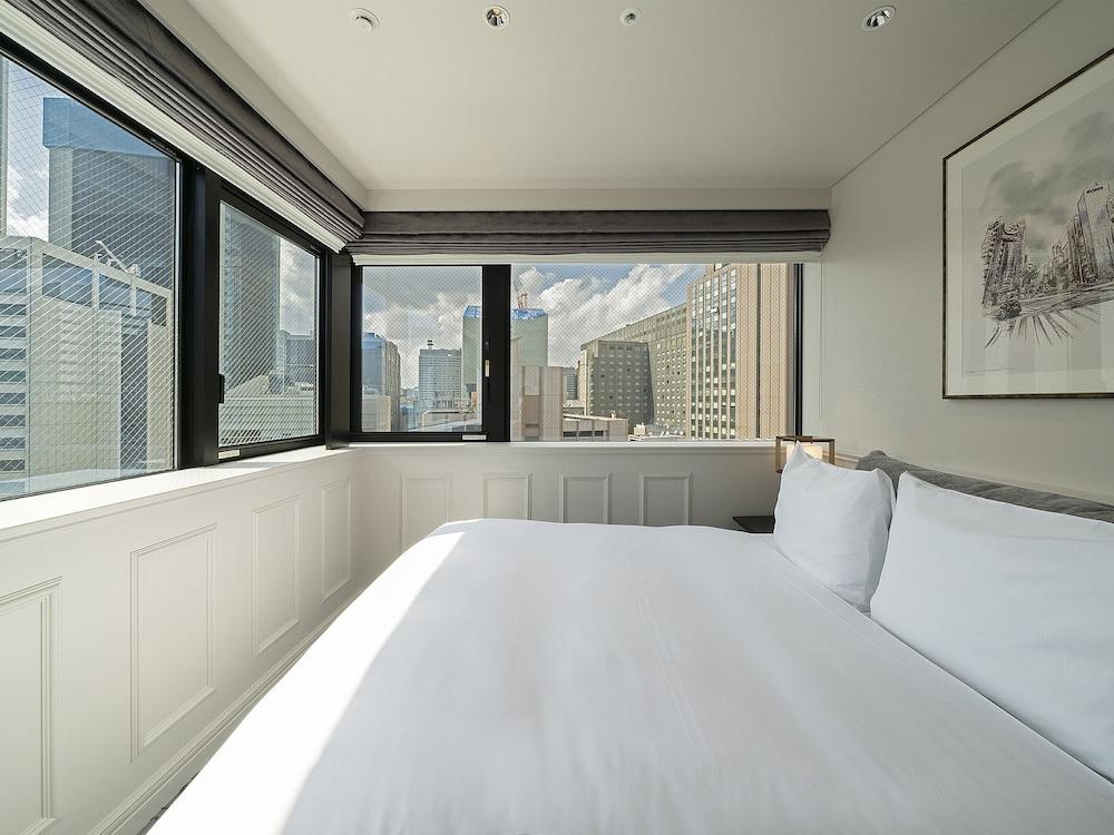 GINZA HOTEL by GRANBELL Room Type - Deluxe Queen Room with Train View, Non Smoking