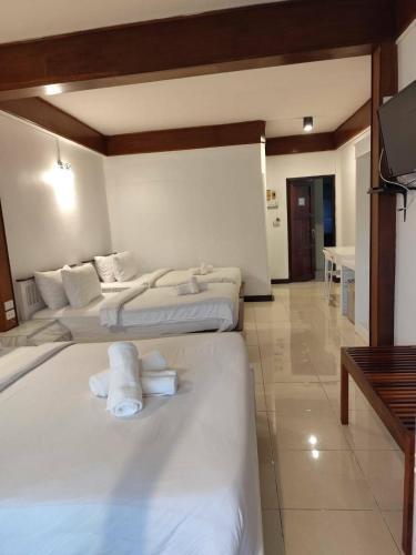 Seaside Palace Hotel Room Type - Family Room with Balcony