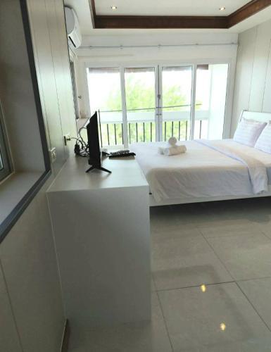 Seaside Palace Hotel Room Type - Deluxe King Room