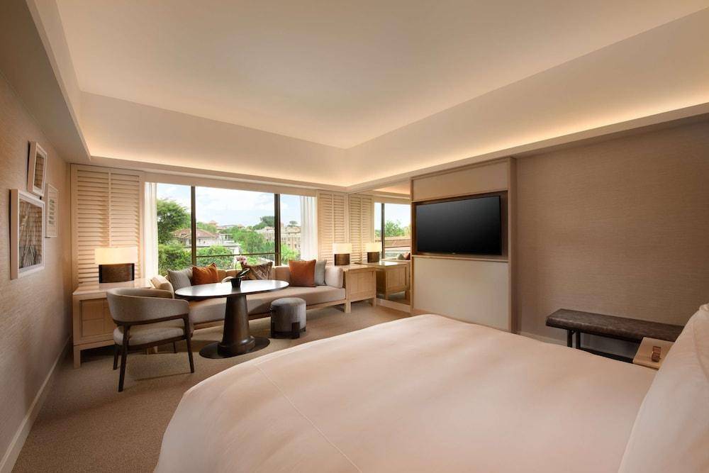 Conrad Singapore Orchard Room Type - Accessible Room, 1 King Bed