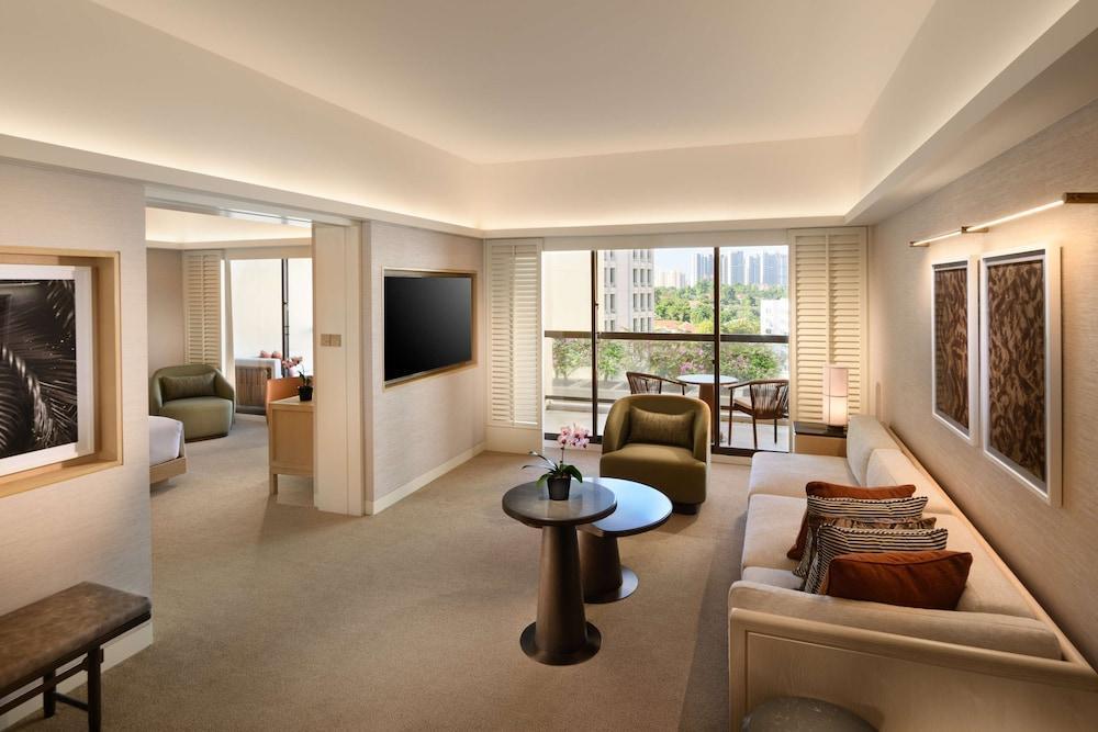 Conrad Singapore Orchard Room Type - Deluxe Suite with Lounge Access, 1 King Bed