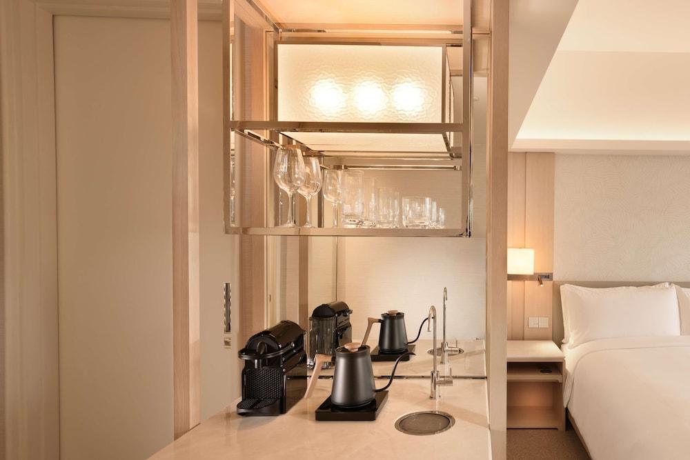 Conrad Singapore Orchard Room Type - Executive Room with Lounge Access, 2 Twin Beds