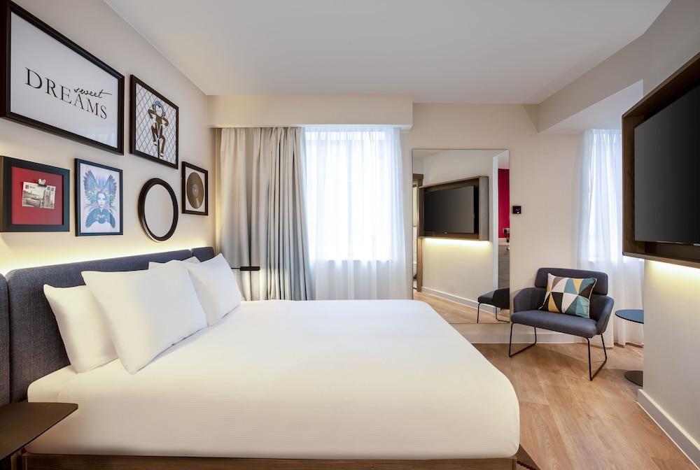 Hampton by Hilton London City - Tap to explore photos