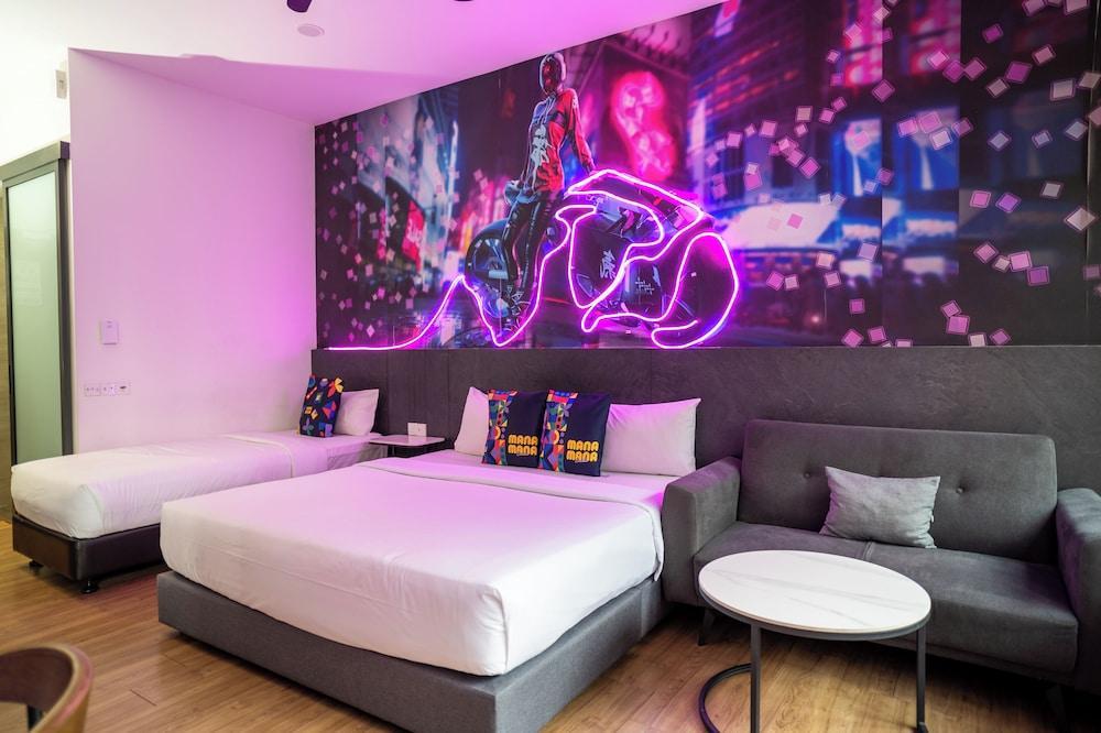 Ceylonz Suites KLCC By Ango Room Type - Deluxe Triple Neon Light Studio Ceylonz Suites KLCC By Ango Room Type - Deluxe Triple Neon Light Studio