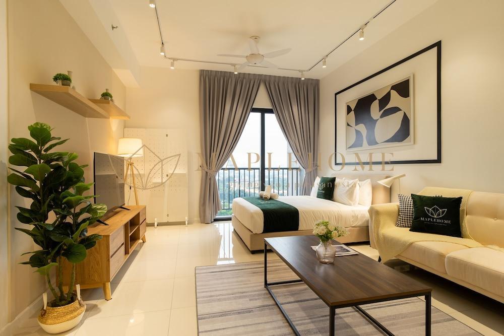 Chambers Premier Suites Kuala Lumpur Room Type - Deluxe Balcony Suite, 1 Queen Bed, With Parking