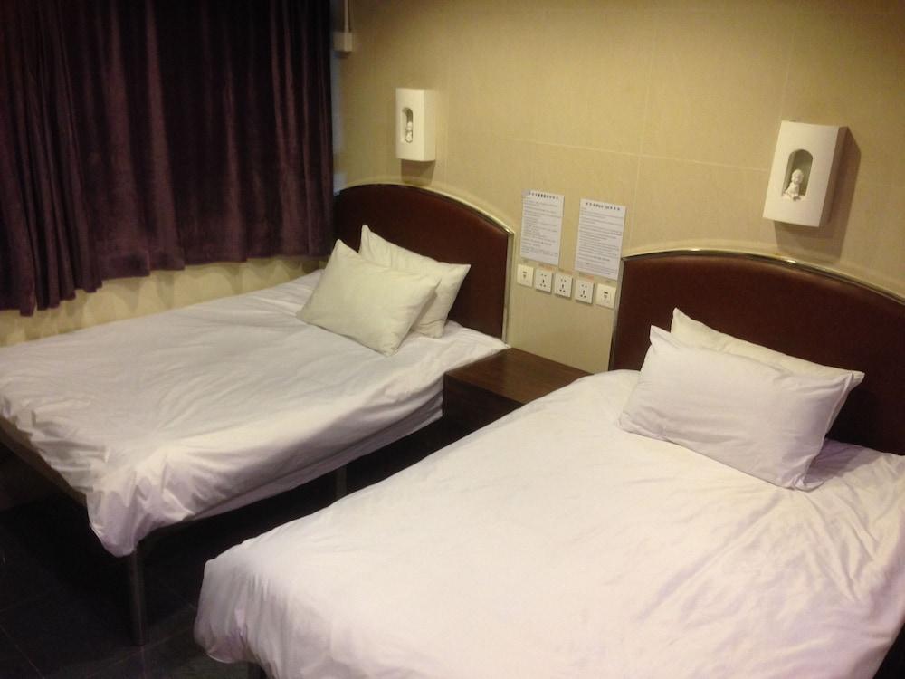 Hong Kong Co-living Space, Kowloon Youth Village Room Type - Economy Quadruple Room