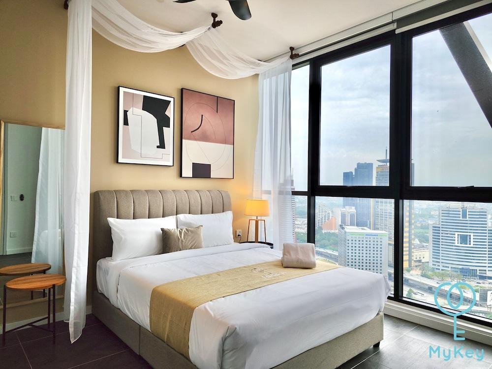 Scarletz Suites KLCC by Mykey Room Type - Premium Suites