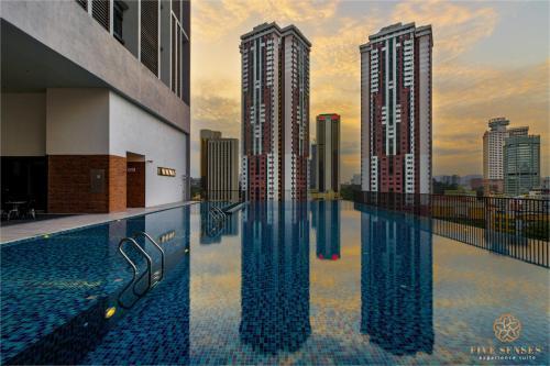 Chambers Residence Kuala Lumpur by Roam - Tap to explore photos