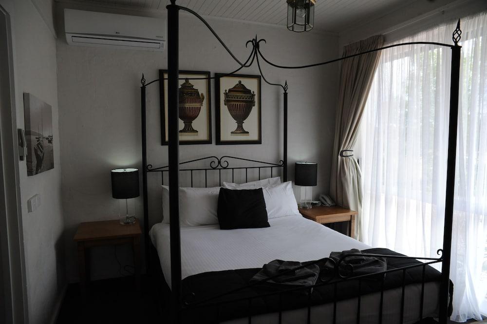 Norwood House Motel & Reception Centre Room Type - Eliza Romantic Spa Suite