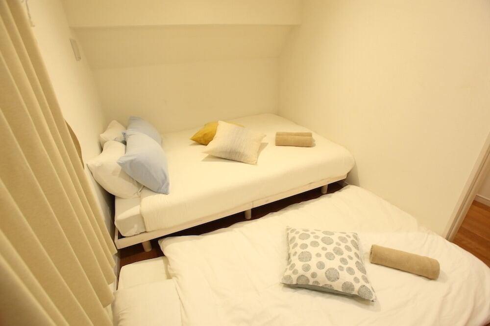 Shinjuku House Hotel - Tap to explore photos
