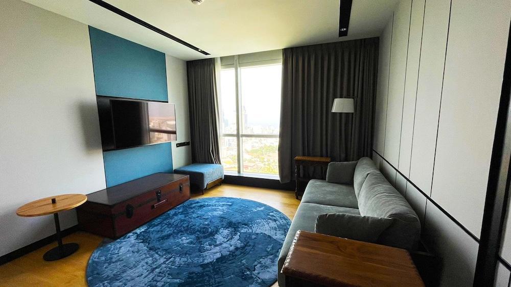 Courtyard by Marriott Colombo - Tap to explore photos