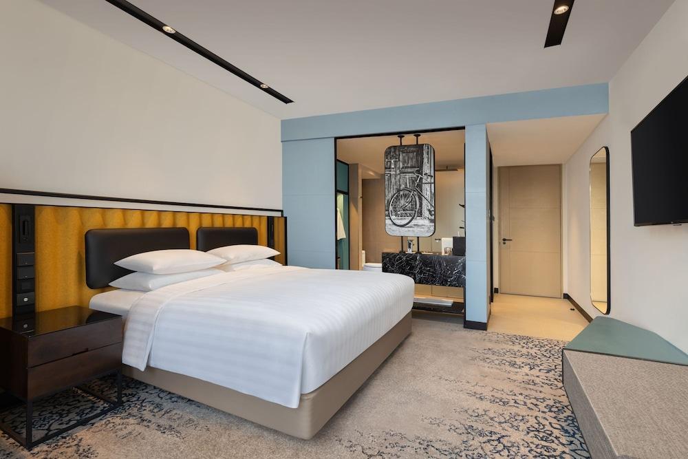 Courtyard by Marriott Colombo Room Type - Superior Room, 1 King Bed, City View