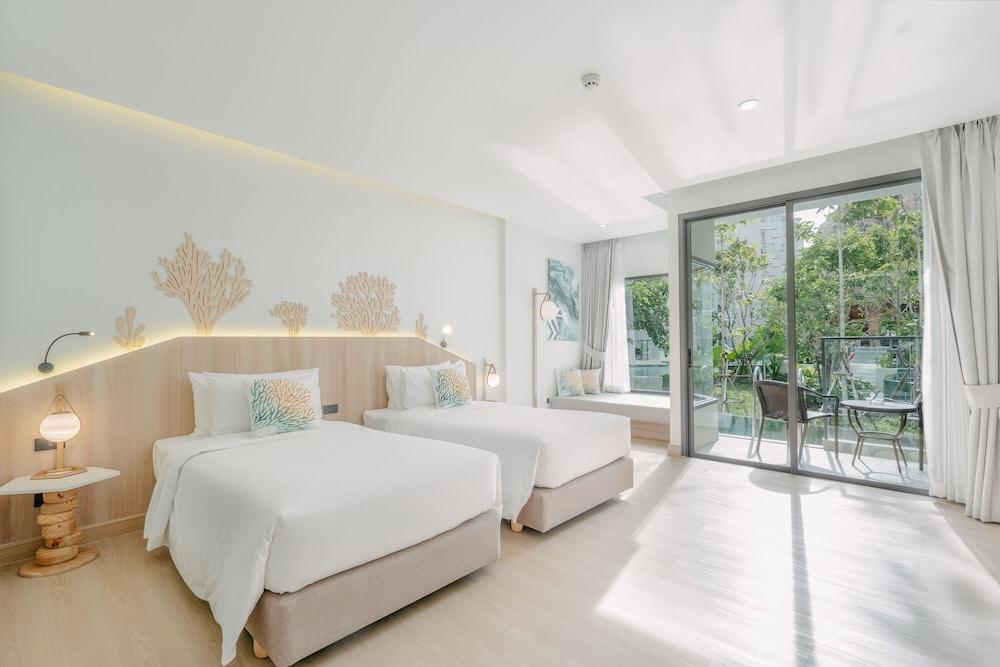 Phuket Emerald Beach Resort Room Type - Deluxe Pool View