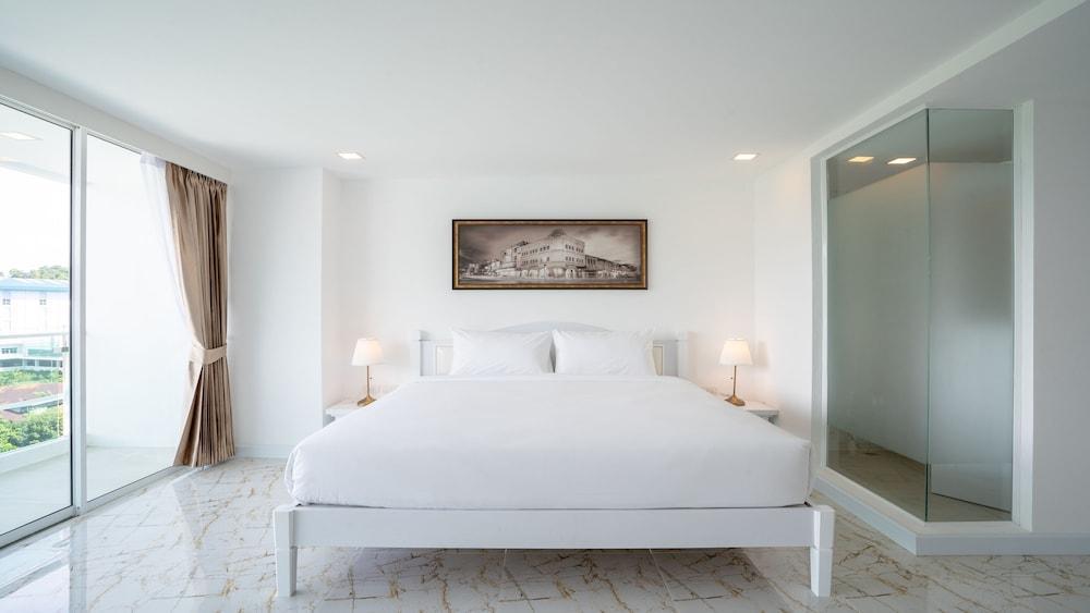 B2 Phuket Premier Hotel - Tap to explore photos