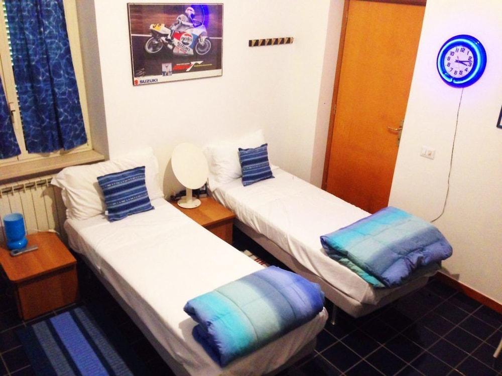 Pit Stop - Tap to explore photos