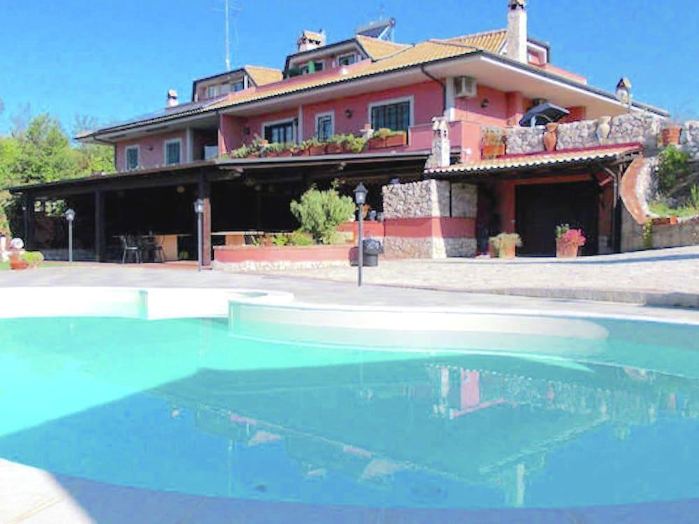 Villa in Monterotondo With Pool & Tiber Views - Tap to explore photos