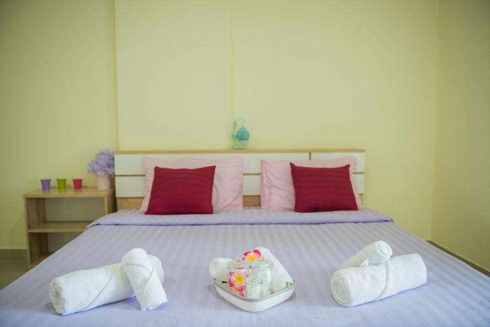 Be my guest36 Room Type - Studio, 2 Single Beds