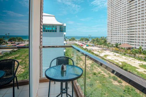 HT9 HOTEL Jomtien Beach - Tap to explore photos