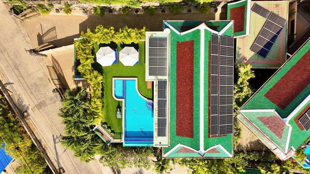 Luxury Four Bed Villa Jasmine, Infinity Pool, Full Staff , Chef and Breakfasts - Tap to explore photos